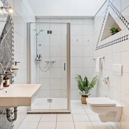 Stadtoase Mit Flair - Whirlpool, Balkon, 2xparkplaetze, Highspeed Wlan Apartment
