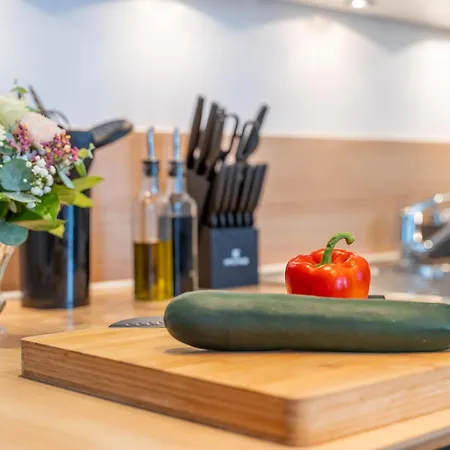 Flair Stadtoase I Private Sauna & Whirlpool I Balkon I 2x Parken I Kaffee I Highspeed Wlan I *