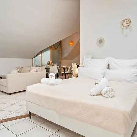 Flair Stadtoase I Private Sauna & Whirlpool I Balkon I 2x Parken I Kaffee I Highspeed Wlan I Fulde