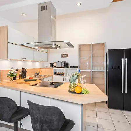 Stadtoase Mit Flair - Whirlpool, Balkon, 2xparkplaetze, Highspeed Wlan Apartment