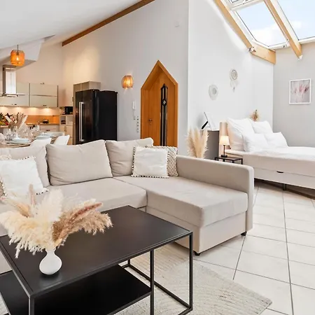 Apartment Stadtoase Mit Flair - Whirlpool, Balkon, 2xparkplaetze, Highspeed Wlan Fulda